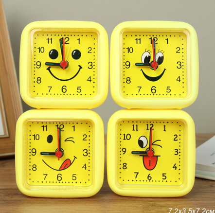 Часы Будильник 7,2*3,5*7,2см. Смайлик (300)